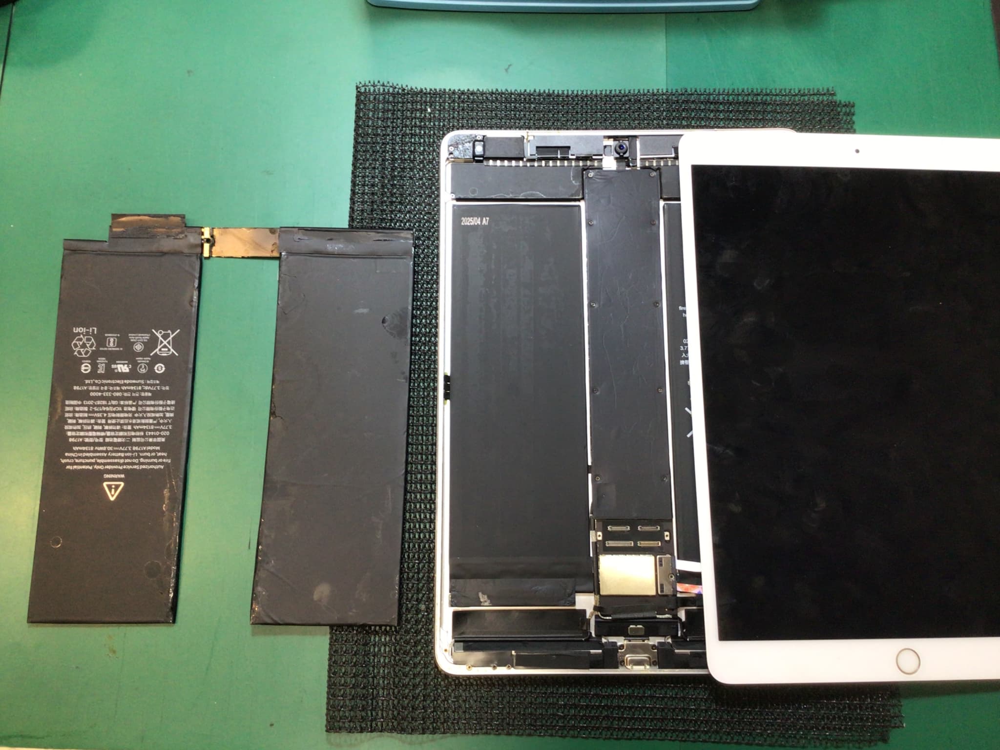 ふじみ野市、川越市、所沢市で起動しないiPad Pro10.5のバッテリー交換なら【スマホ修理工房イオン大井店】へ！